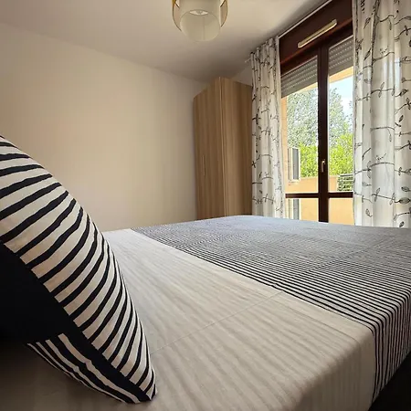 Seafair Apartment *