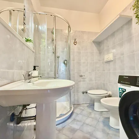 Seafair Apartment *